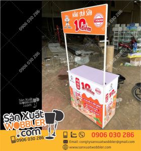 Booth sampling sắt quảng cáo Hồng trà sữa