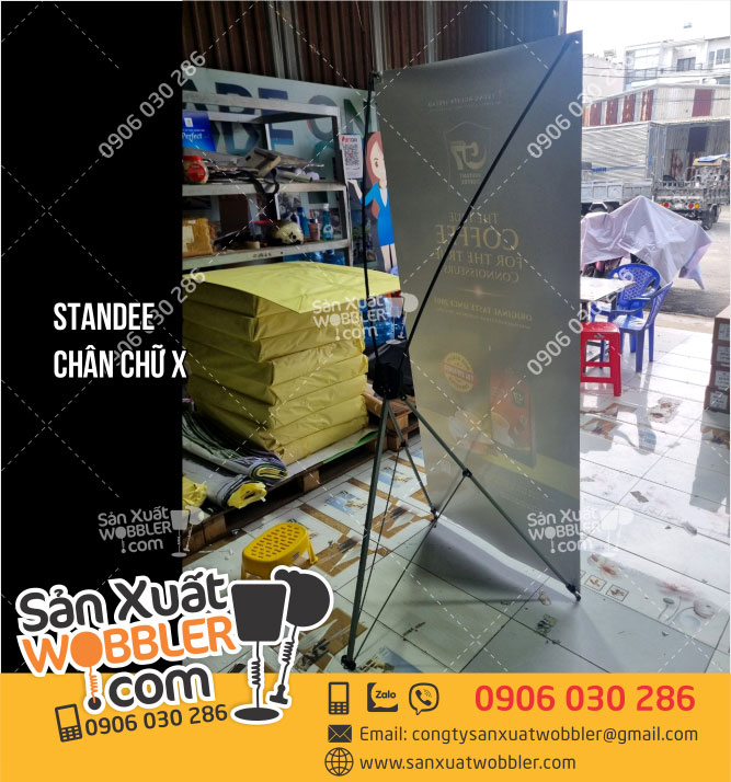 Cung-cấp-Standee-chân-chữ-X-quảng-cáo-cà-phê-tại-TP