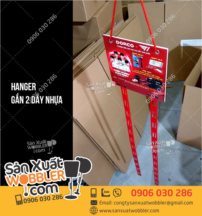 Hanger-quảng-cáo-gắn-2-dây-nhựa-màu-đỏ-quảng-cáo-dao-cạo-râu