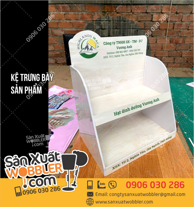 Kệ-fomex-trưng-bày-hạt-Maca-Vương-Anh