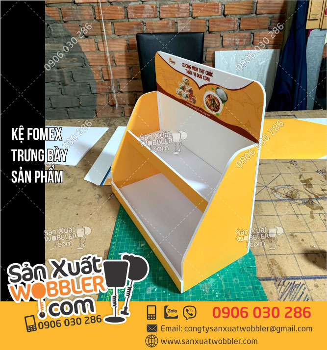Kệ-fomex-trưng-bày-sản-phẩm-Cá-Takideli