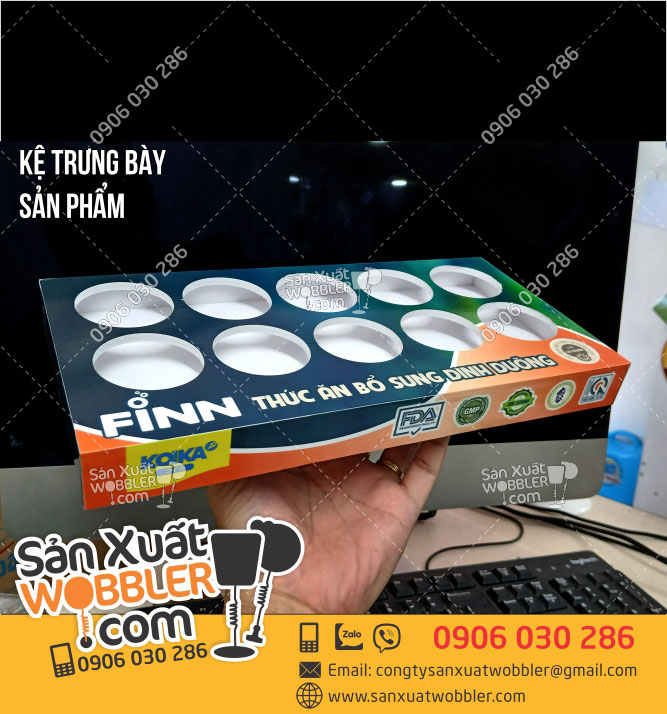 Kệ-fomex-trưng-bày-sản-phẩm-FINN