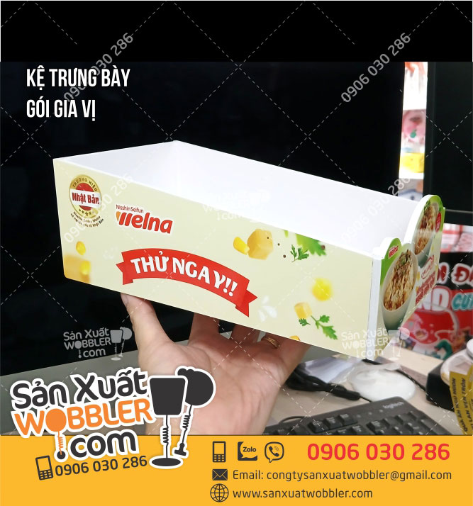 Kệ-trưng-bày-gói-gia-vị-xốt-nấu-cơm