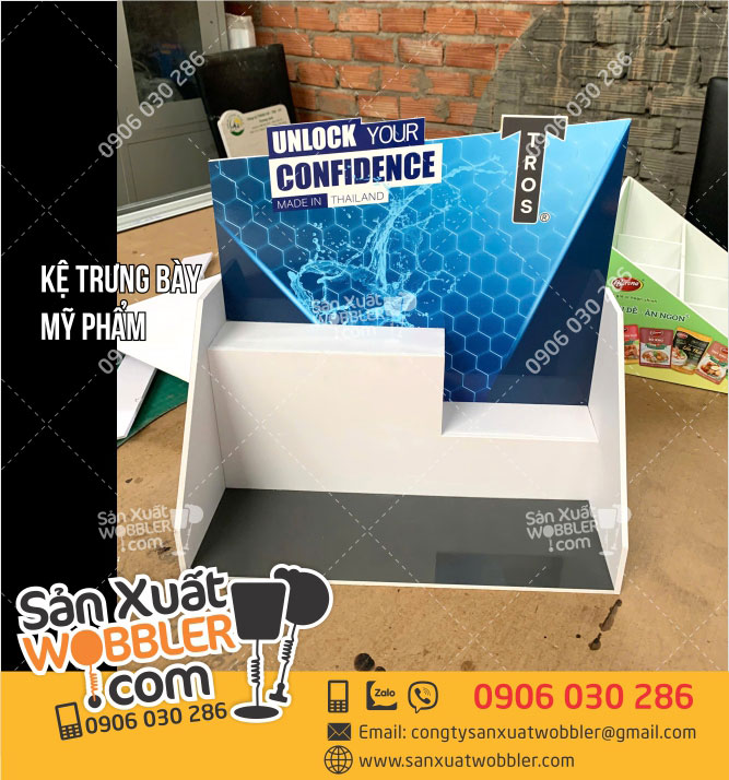 Kệ-trưng-bày-mỹ-phẩm-TROS-chất-liệu-fomex