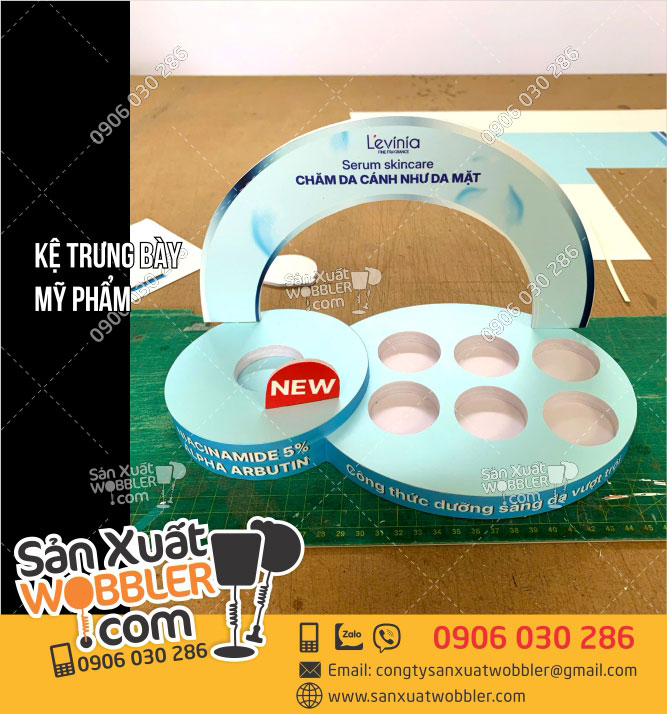 Kệ-trưng-bày-mỹ-phẩm-chăm-sóc-da