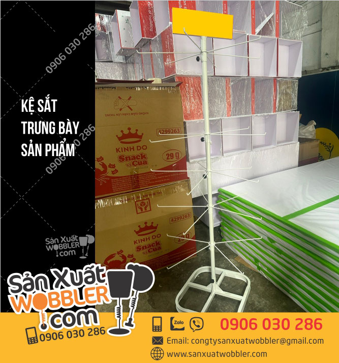 Mẫu-Kệ-sắt-trưng-bày-bánh-tráng