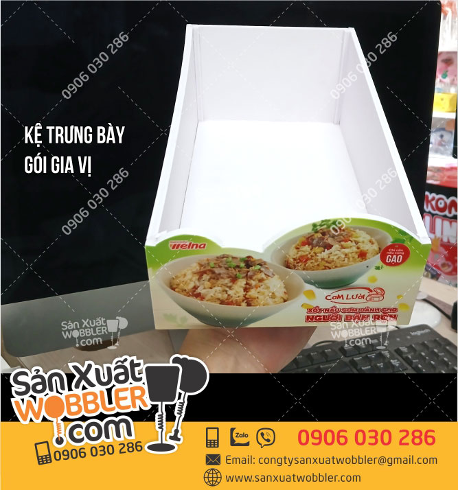 Mẫu-Kệ-trưng-bày-gói-gia-vị-xốt-nấu-cơm
