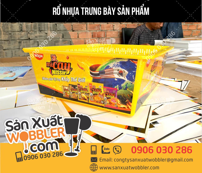 Mẫu-rổ-nhựa-lớn-trưng-bày-sản-phẩm-mì-gói-tại-điểm-bán