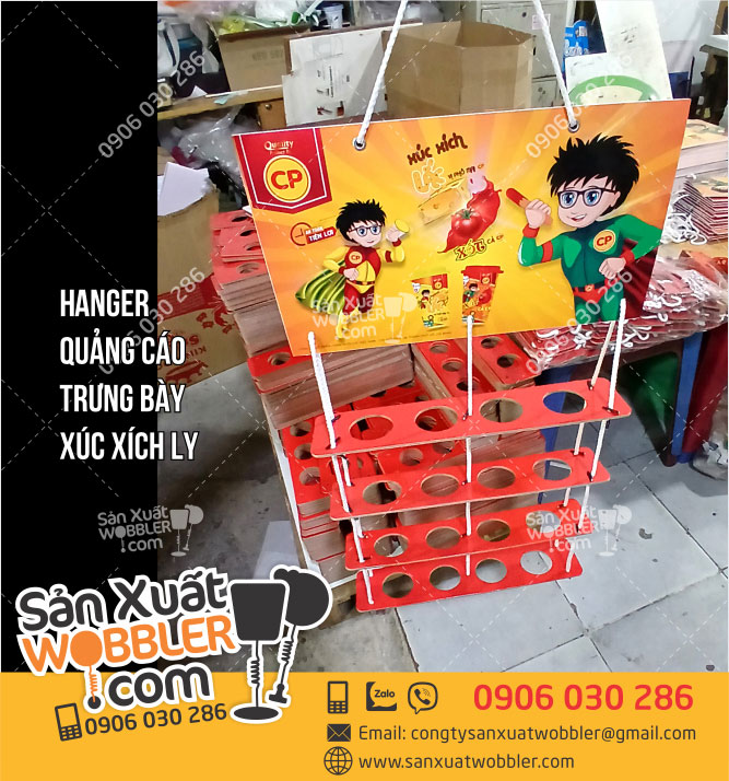 Sản-xuất-Hanger-quảng-cáo-trưng-bày-xúc-xích-ly-CP