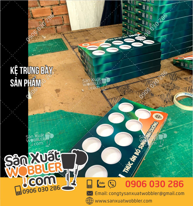 Sản-xuất-Kệ-fomex-trưng-bày-sản-phẩm-FINN