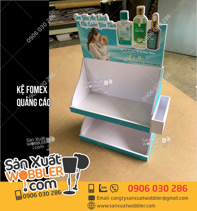 Sản-xuất-Kệ-fomex-trưng-bày-sản-phẩm-dầu-tràm