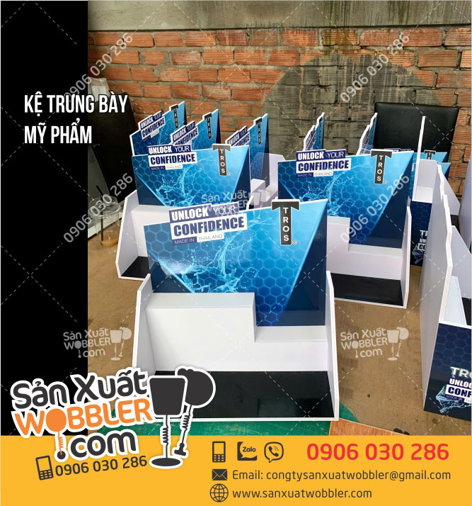 Sản-xuất-Kệ-trưng-bày-mỹ-phẩm-TROS-chất-liệu-fomex