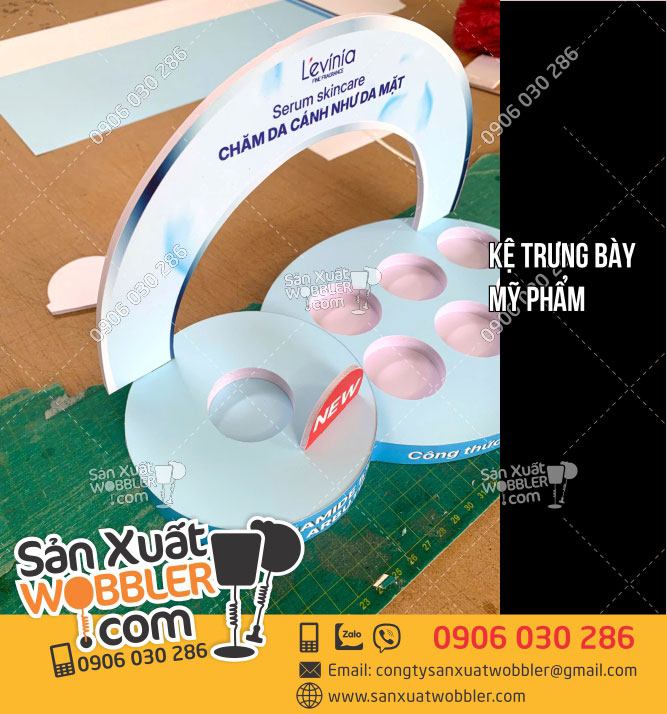 Sản-xuất-Kệ-trưng-bày-mỹ-phẩm-chăm-sóc-da