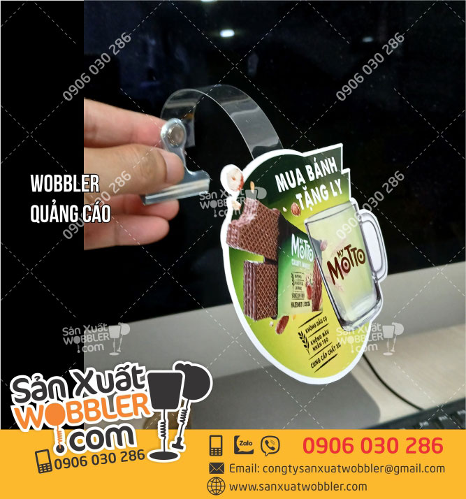 Sản-xuất-wobbler-quảng-cáo-bánh-Motto-tặng-ly