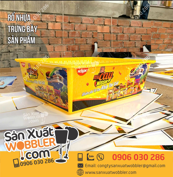 rổ-nhựa-trưng-bày-sản-phẩm-mì-gói-tại-điểm-bán