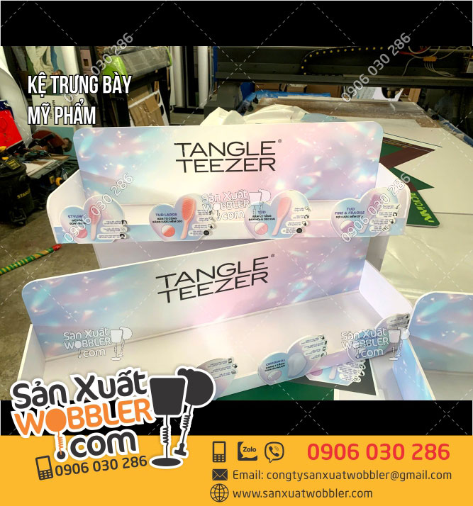 sản-xuất-kệ-trưng-bày-mỹ-phẩm-phấn-trang-điểm